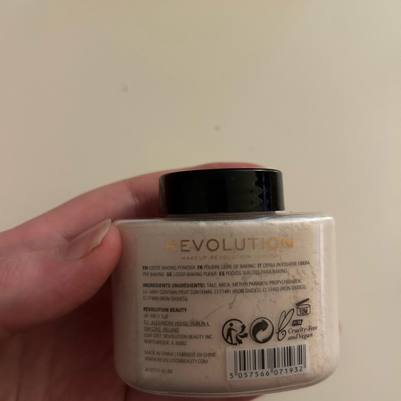 Revolution translucent baking powder makeup 32 g NWOT - Picture 3 of 4